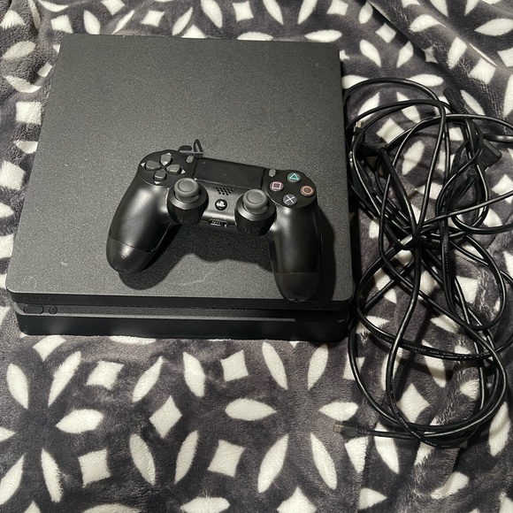 Upgraded to a PlayStation 5 comes with games and 1 controller